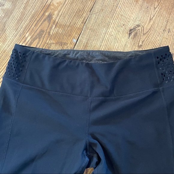 MPG Crop Capri Leggings - Mid-rise with drawstring - Picture 3 of 7